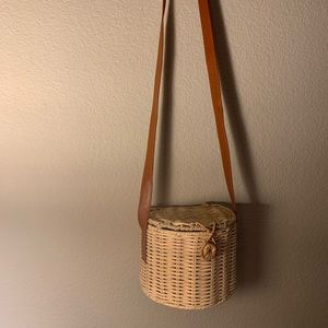 Straw bucket bag NWOT forever 21